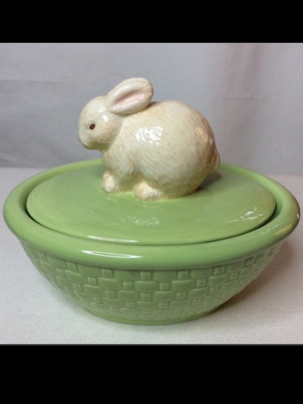VTG Hallmark bunny rabbit green weaved ceramic basket